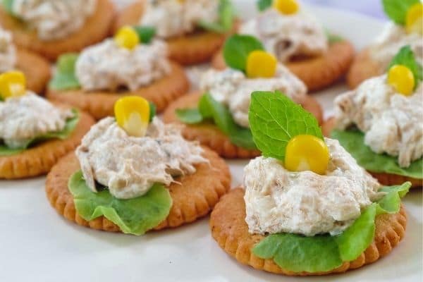 Tuna and crackers